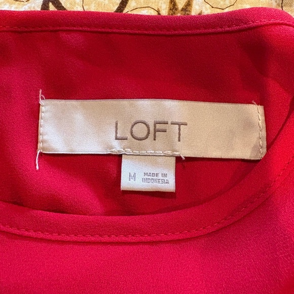 LOFT Women's ruffled Blouse long cuffed sleeves with buttons size M - Picture 8 of 12